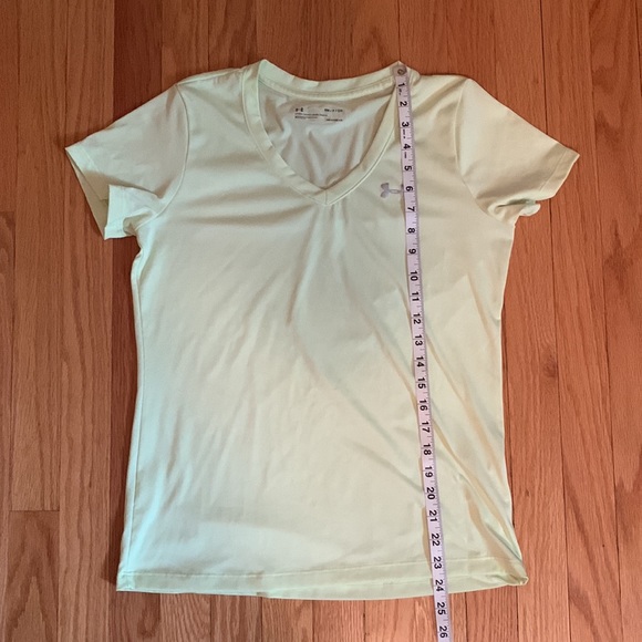 Women’s Under Armour top - Picture 6 of 6